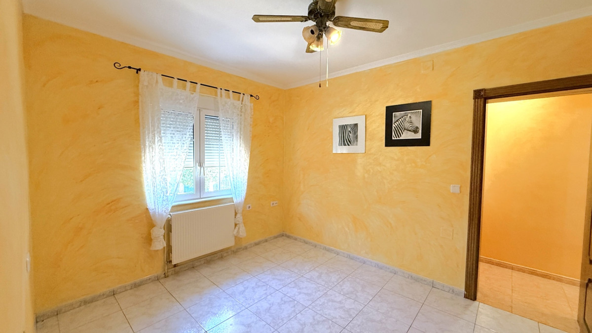 For sale - 4 Bedroom 3 Bathroom House - Detached Villa in Pilar de la Horadada - Pilar de la Horadada Centro  - Alicante