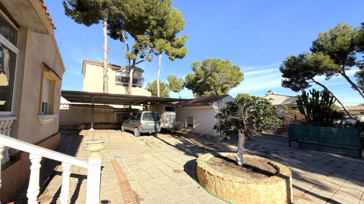 For sale - 4 Bedroom 3 Bathroom House - Detached Villa in Pilar de la Horadada - Pilar de la Horadada Centro  - Alicante