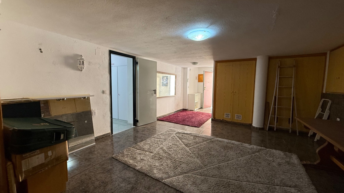 For sale - 6 Bedroom 3 Bathroom House - Detached Villa in Orihuela - Orihuela Centro  - Alicante