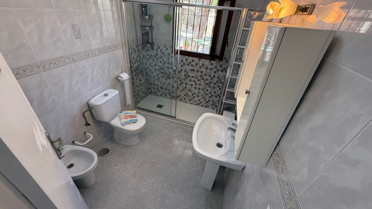For sale - 6 Bedroom 3 Bathroom House - Detached Villa in Orihuela - Orihuela Centro  - Alicante