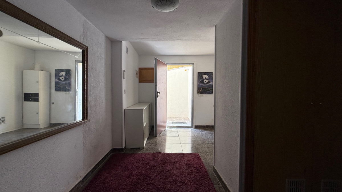 For sale - 6 Bedroom 3 Bathroom House - Detached Villa in Orihuela - Orihuela Centro  - Alicante