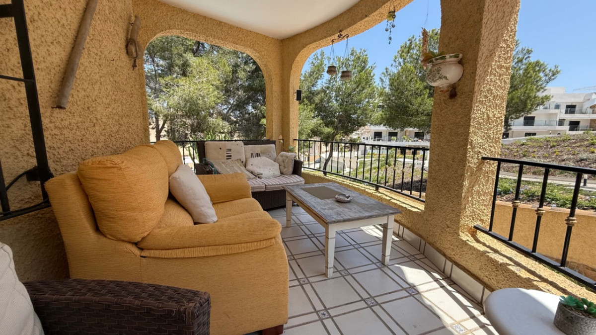 For sale - 6 Bedroom 3 Bathroom House - Detached Villa in Orihuela - Orihuela Centro  - Alicante