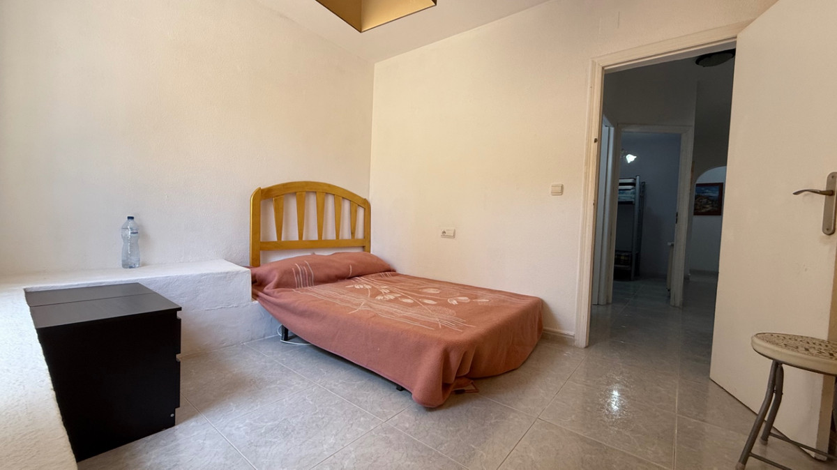 For sale - 6 Bedroom 3 Bathroom House - Detached Villa in Orihuela - Orihuela Centro  - Alicante