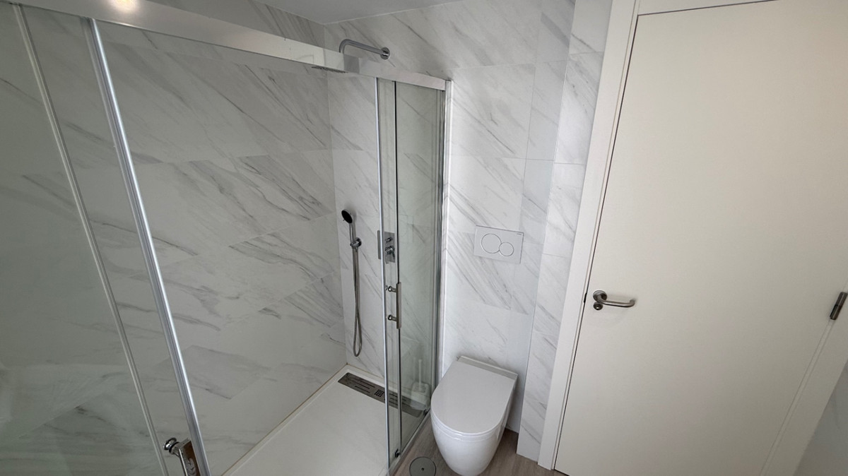 For sale - 5 Bedroom 3 Bathroom House - Semi-Detached House in Orihuela - Orihuela Centro  - Alicante