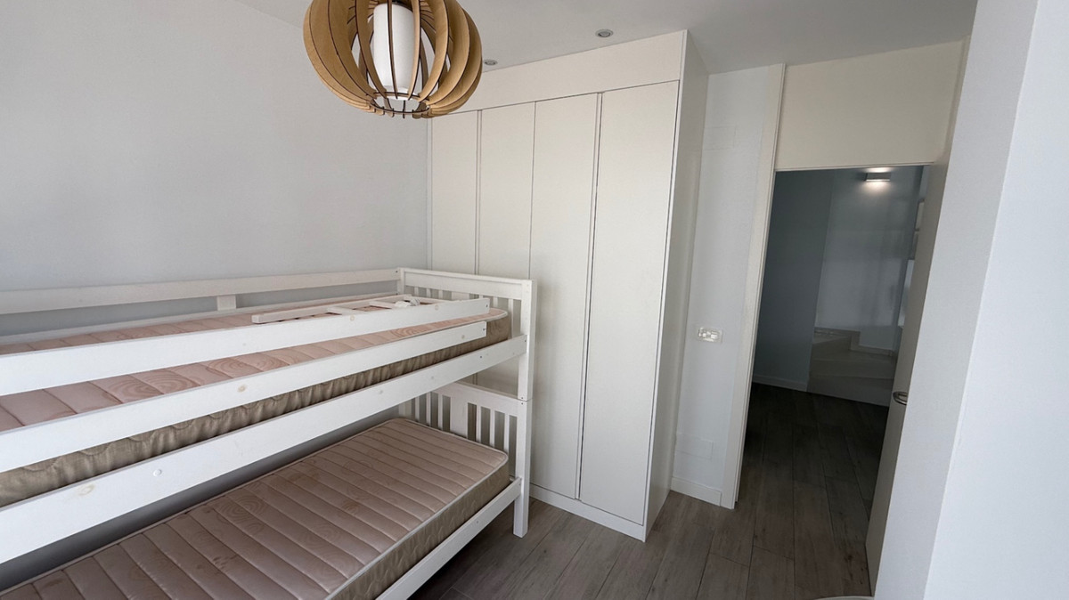 For sale - 5 Bedroom 3 Bathroom House - Semi-Detached House in Orihuela - Orihuela Centro  - Alicante