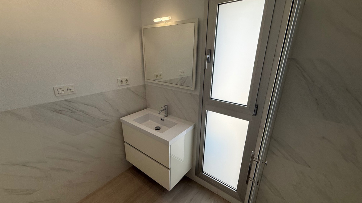 For sale - 5 Bedroom 3 Bathroom House - Semi-Detached House in Orihuela - Orihuela Centro  - Alicante