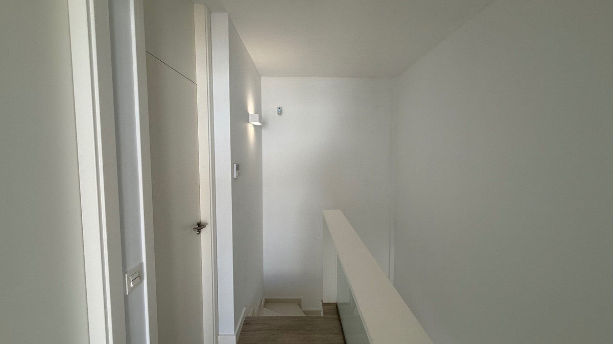 For sale - 5 Bedroom 3 Bathroom House - Semi-Detached House in Orihuela - Orihuela Centro  - Alicante