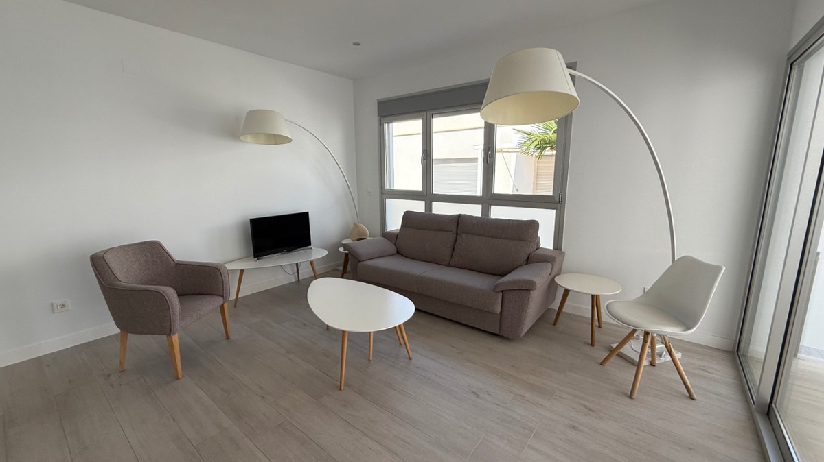 For sale - 5 Bedroom 3 Bathroom House - Semi-Detached House in Orihuela - Orihuela Centro  - Alicante