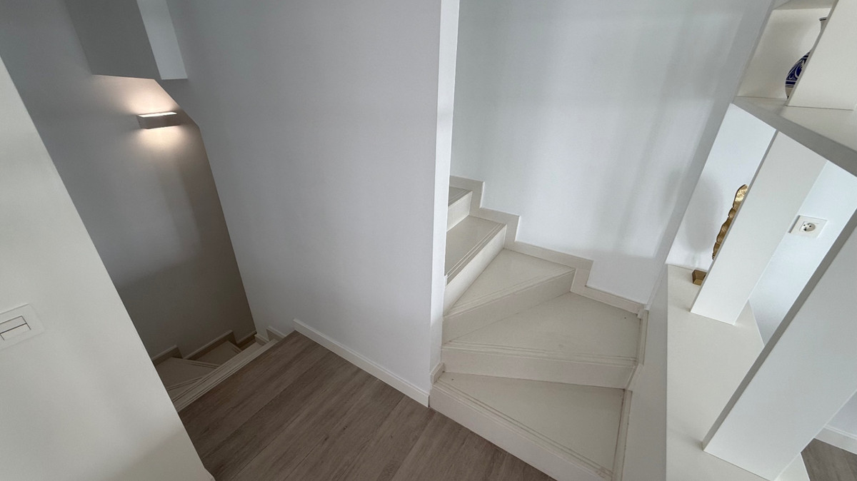 For sale - 5 Bedroom 3 Bathroom House - Semi-Detached House in Orihuela - Orihuela Centro  - Alicante