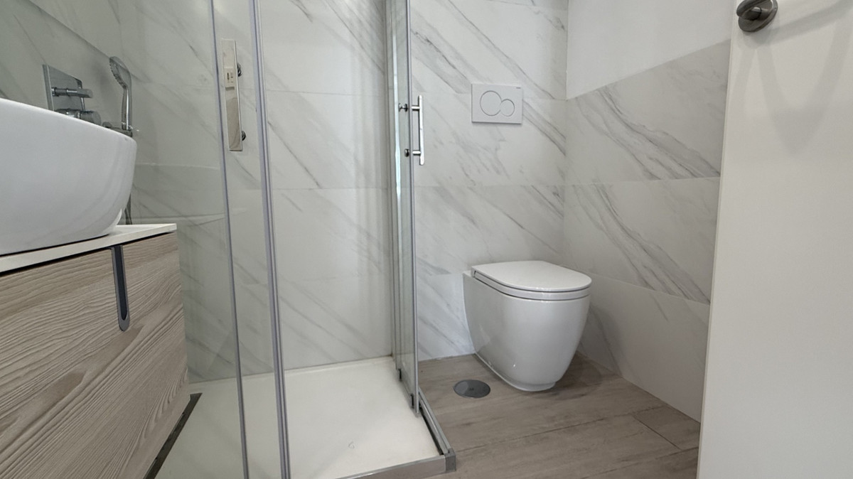 For sale - 5 Bedroom 3 Bathroom House - Semi-Detached House in Orihuela - Orihuela Centro  - Alicante