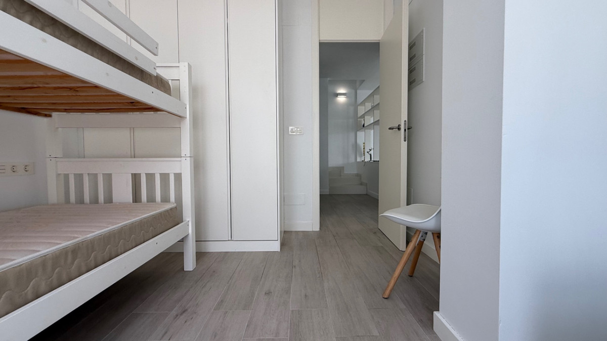 For sale - 5 Bedroom 3 Bathroom House - Semi-Detached House in Orihuela - Orihuela Centro  - Alicante