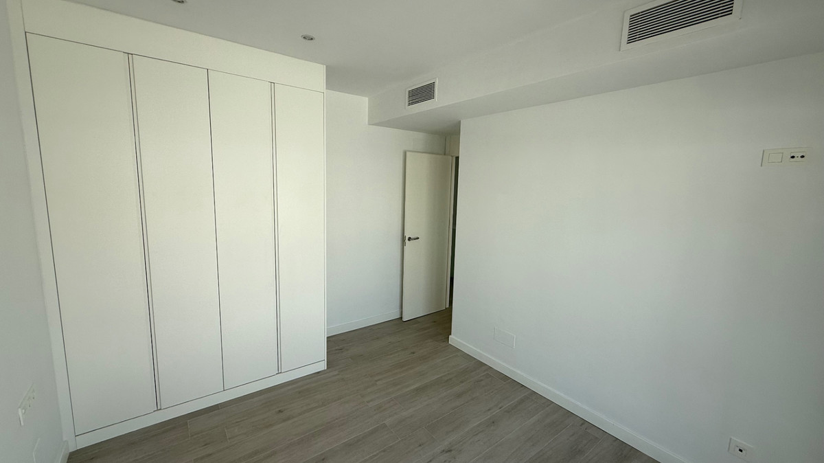 For sale - 5 Bedroom 3 Bathroom House - Semi-Detached House in Orihuela - Orihuela Centro  - Alicante