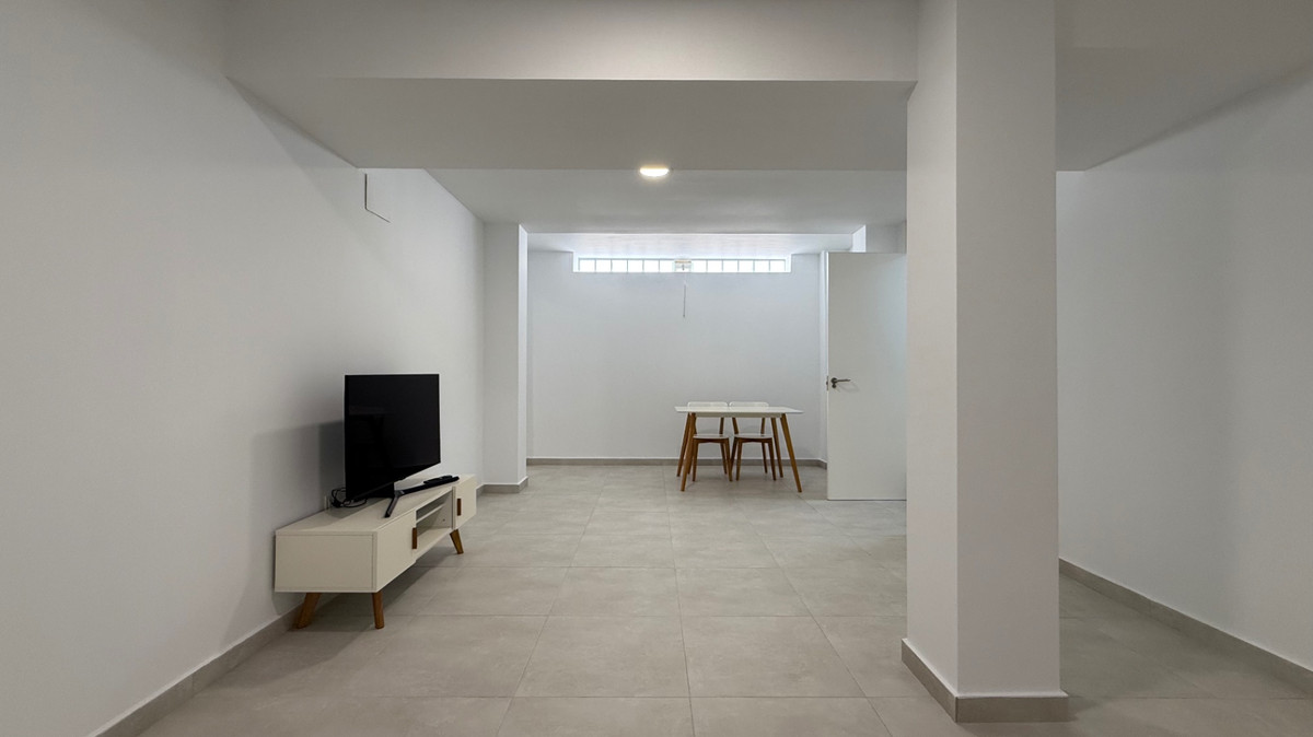 For sale - 5 Bedroom 3 Bathroom House - Semi-Detached House in Orihuela - Orihuela Centro  - Alicante