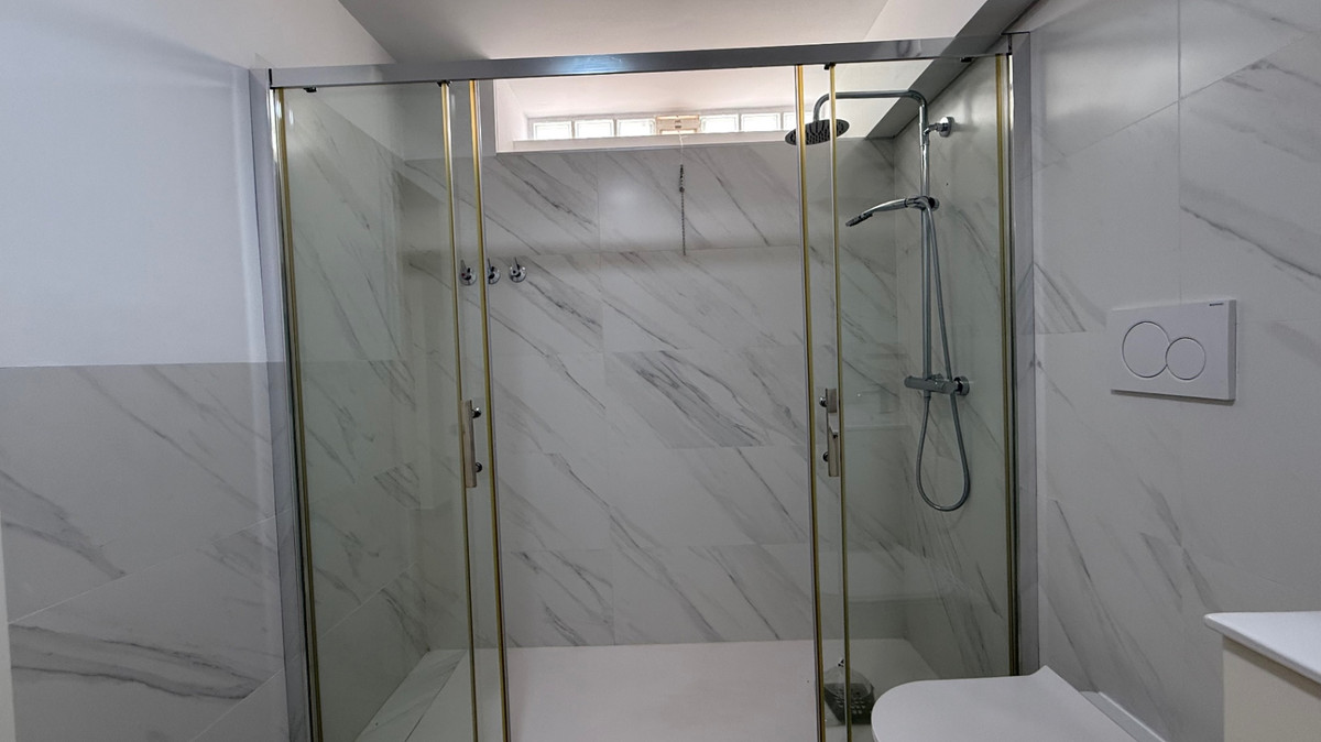 For sale - 5 Bedroom 3 Bathroom House - Semi-Detached House in Orihuela - Orihuela Centro  - Alicante