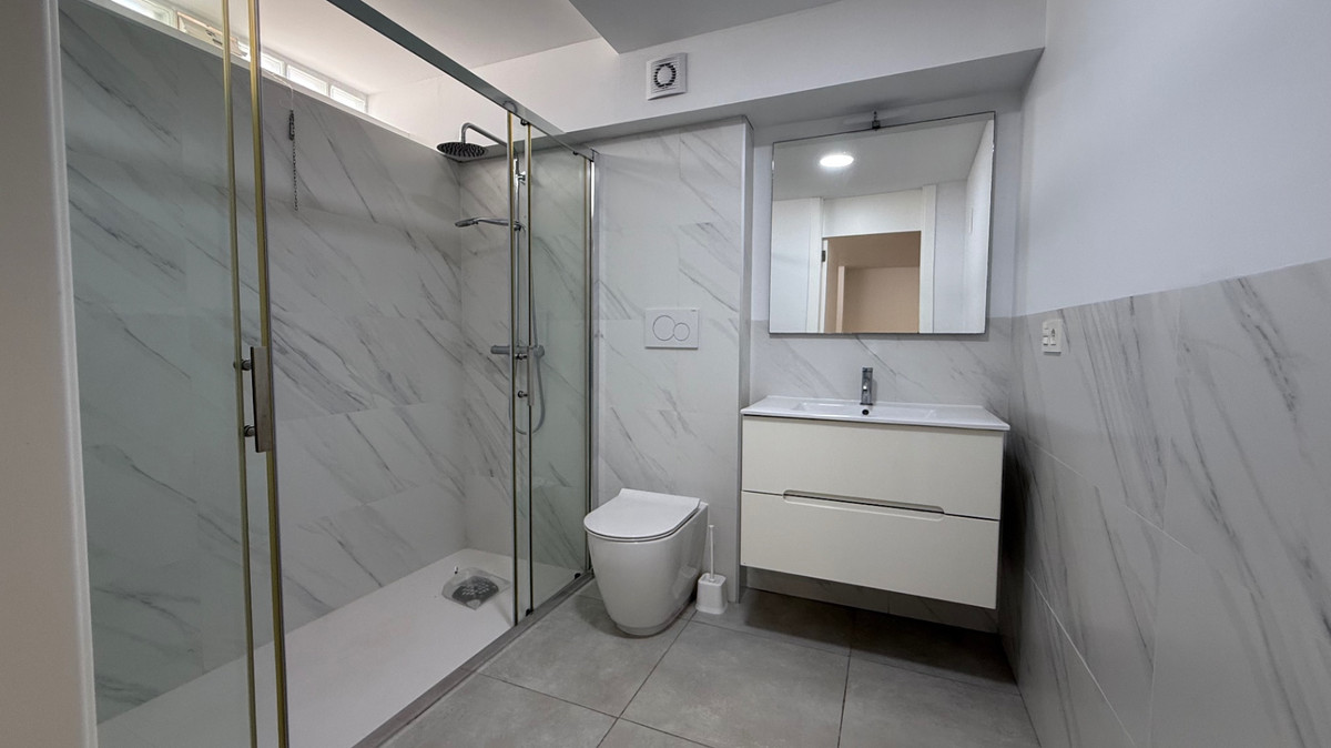 For sale - 5 Bedroom 3 Bathroom House - Semi-Detached House in Orihuela - Orihuela Centro  - Alicante