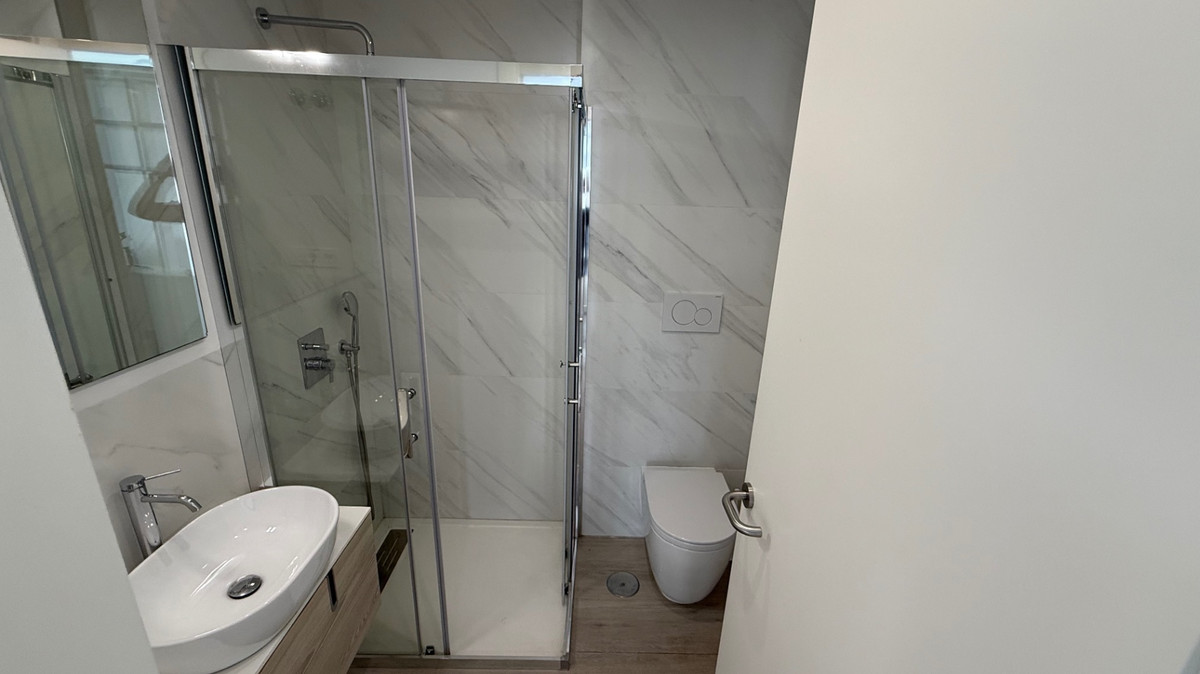 For sale - 5 Bedroom 3 Bathroom House - Semi-Detached House in Orihuela - Orihuela Centro  - Alicante