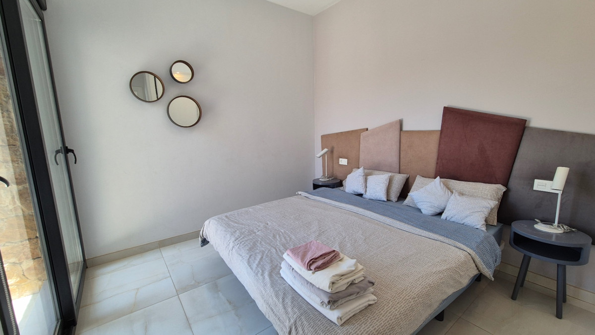 For sale - 4 Bedroom 4 Bathroom House - Detached Villa in Torrevieja - Torrevieja Centro  - Alicante
