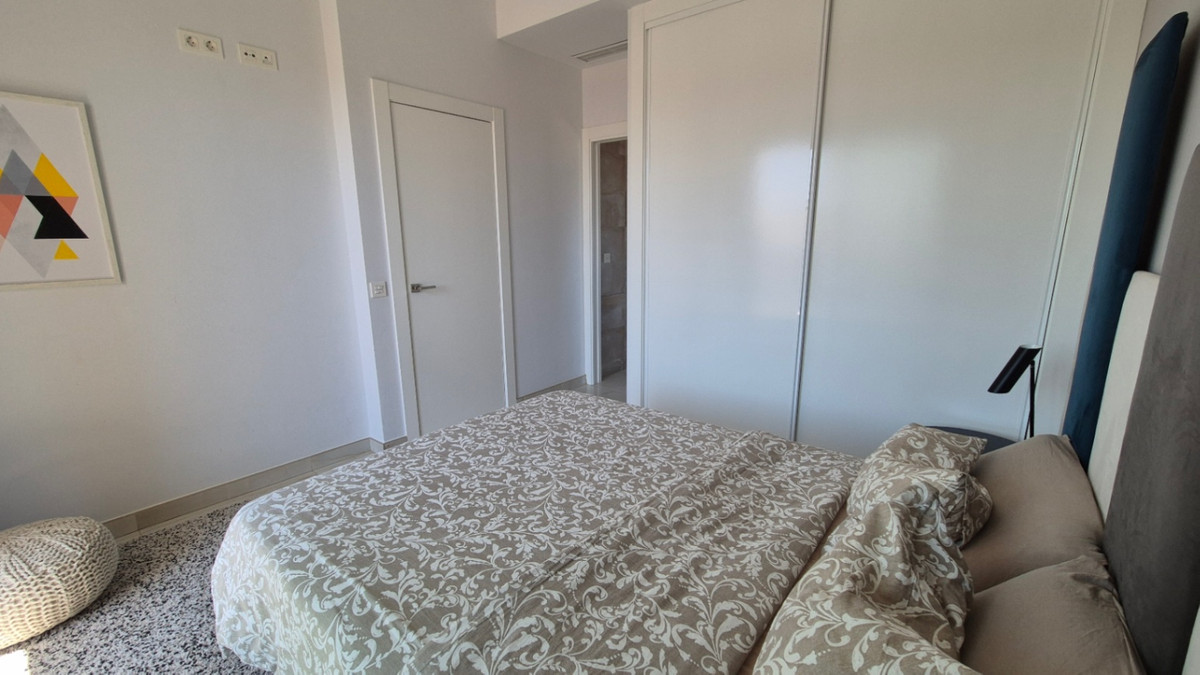 For sale - 4 Bedroom 4 Bathroom House - Detached Villa in Torrevieja - Torrevieja Centro  - Alicante
