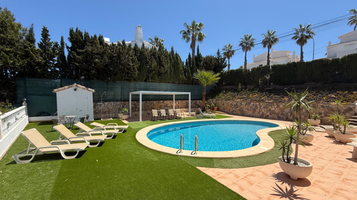 For sale - 4 Bedroom 2 Bathroom House - Detached Villa in Orihuela - Orihuela Centro  - Alicante