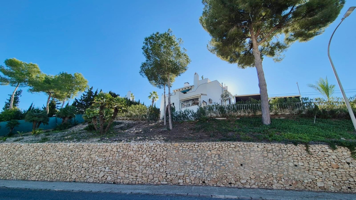 For sale - 4 Bedroom 2 Bathroom House - Detached Villa in Orihuela - Orihuela Centro  - Alicante