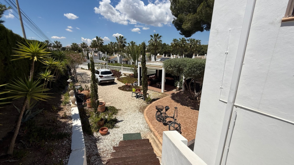 For sale - 4 Bedroom 2 Bathroom House - Detached Villa in Orihuela - Orihuela Centro  - Alicante