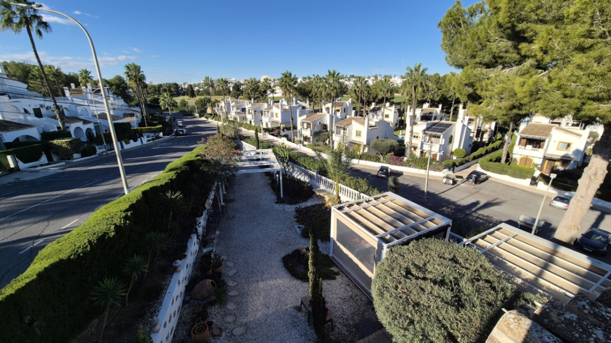 For sale - 4 Bedroom 2 Bathroom House - Detached Villa in Orihuela - Orihuela Centro  - Alicante