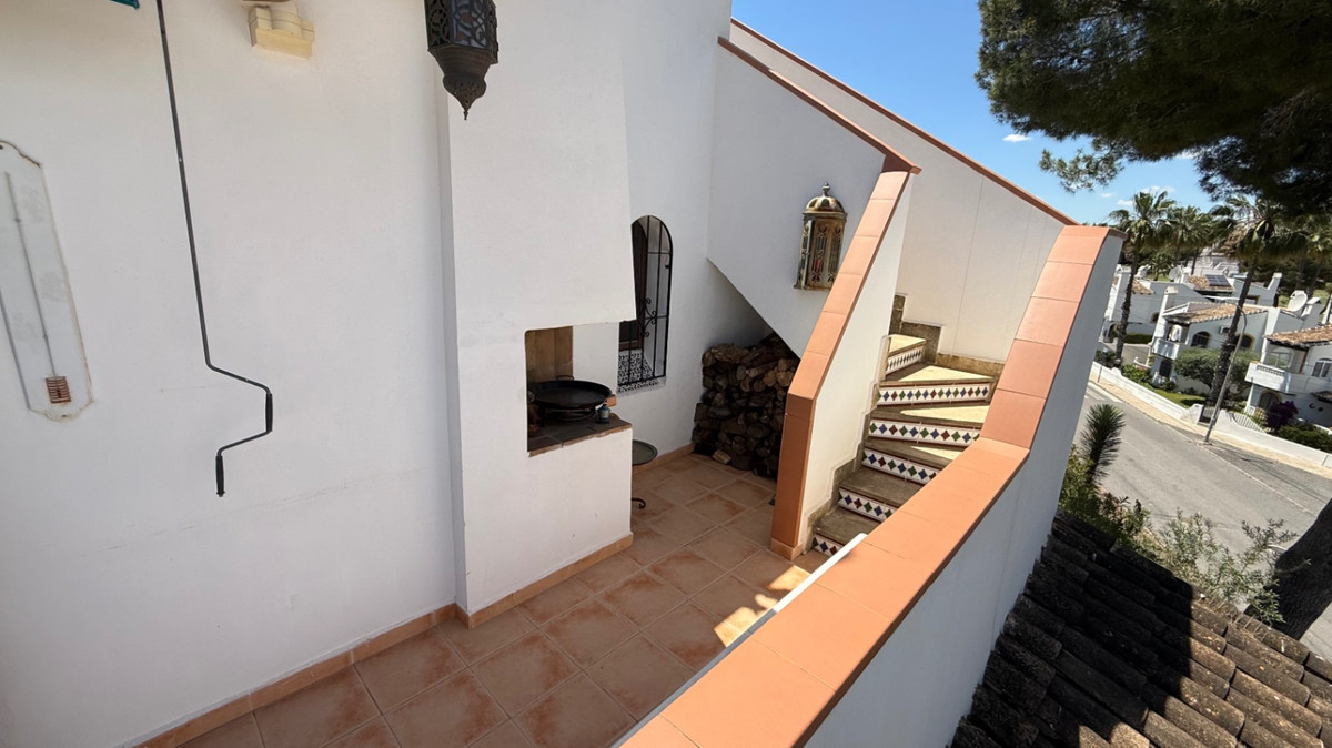 For sale - 4 Bedroom 2 Bathroom House - Detached Villa in Orihuela - Orihuela Centro  - Alicante