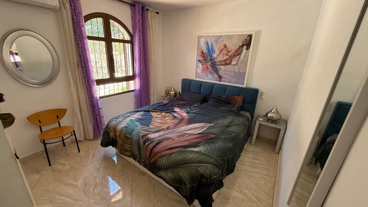 For sale - 4 Bedroom 2 Bathroom House - Detached Villa in Orihuela - Orihuela Centro  - Alicante