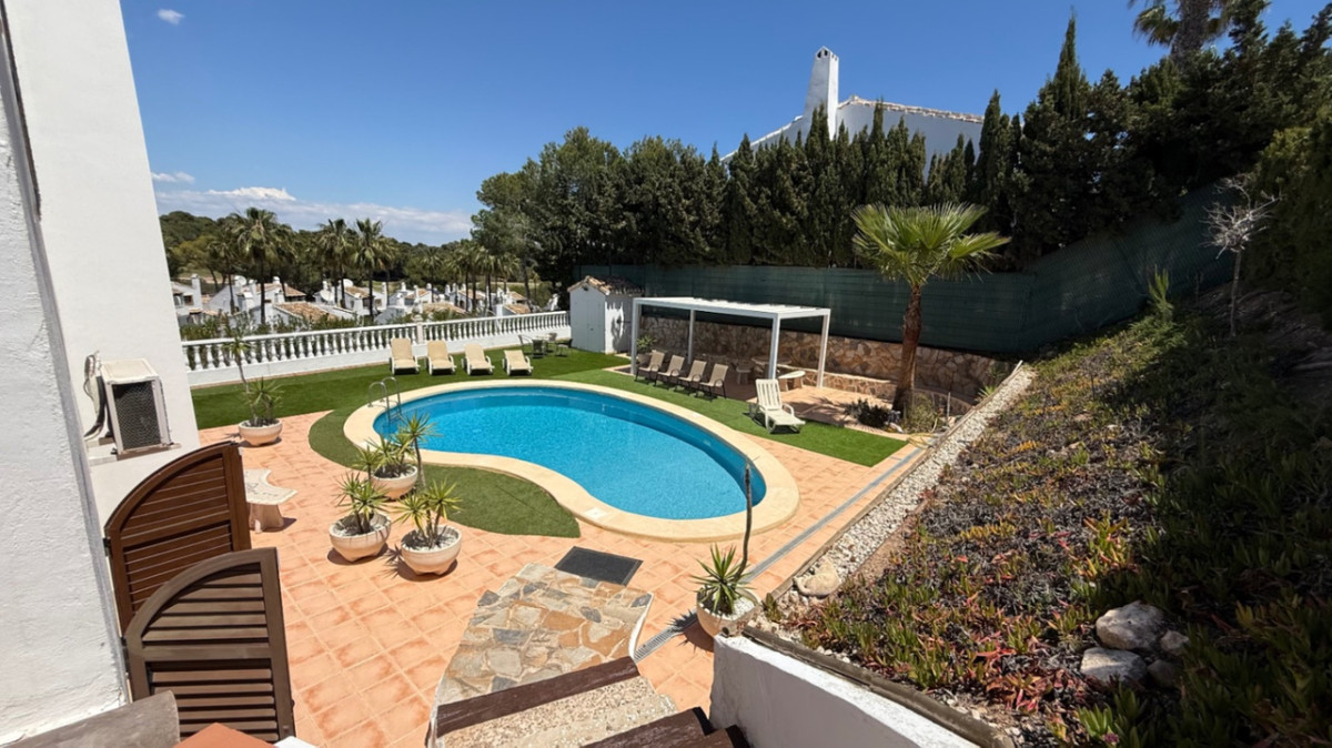 For sale - 4 Bedroom 2 Bathroom House - Detached Villa in Orihuela - Orihuela Centro  - Alicante