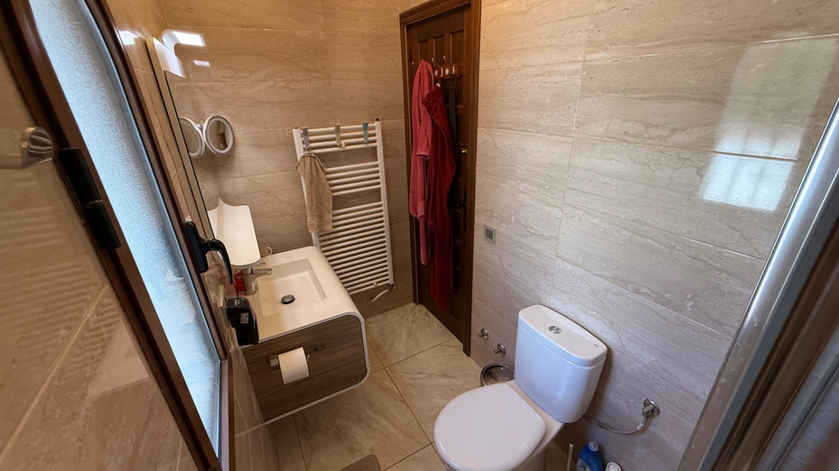 For sale - 4 Bedroom 2 Bathroom House - Detached Villa in Orihuela - Orihuela Centro  - Alicante