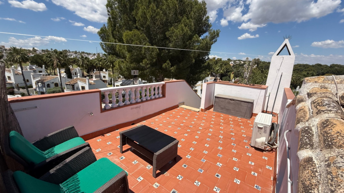 For sale - 4 Bedroom 2 Bathroom House - Detached Villa in Orihuela - Orihuela Centro  - Alicante