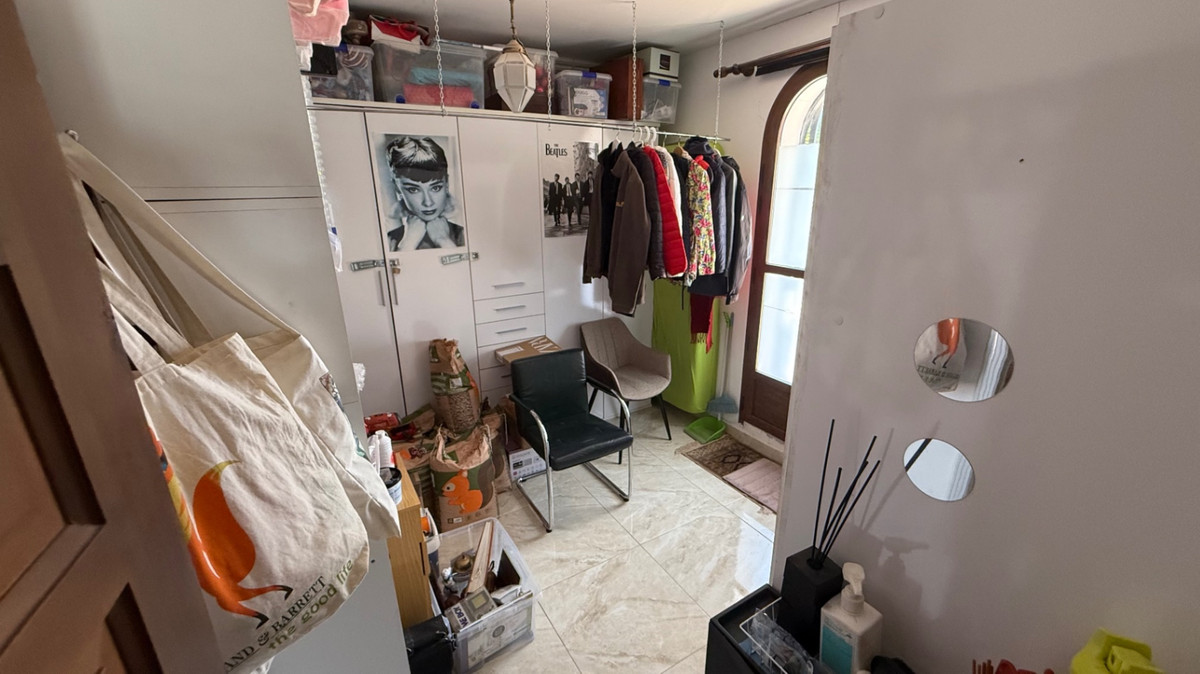 For sale - 4 Bedroom 2 Bathroom House - Detached Villa in Orihuela - Orihuela Centro  - Alicante