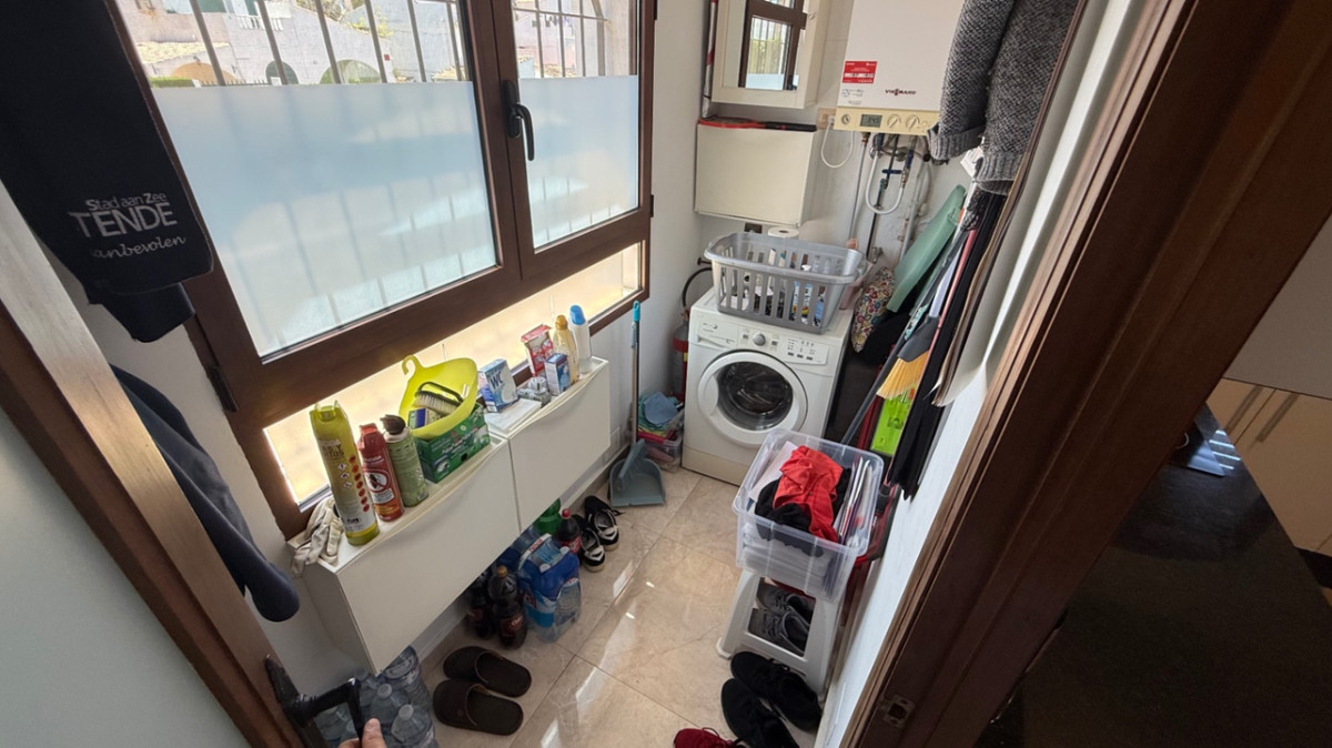 For sale - 4 Bedroom 2 Bathroom House - Detached Villa in Orihuela - Orihuela Centro  - Alicante