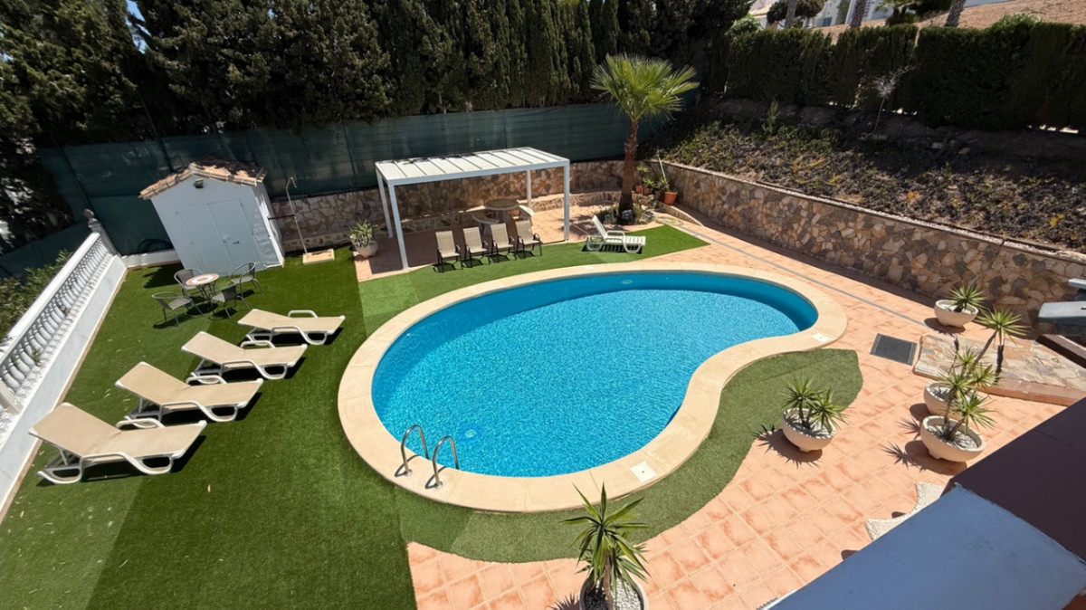 For sale - 4 Bedroom 2 Bathroom House - Detached Villa in Orihuela - Orihuela Centro  - Alicante