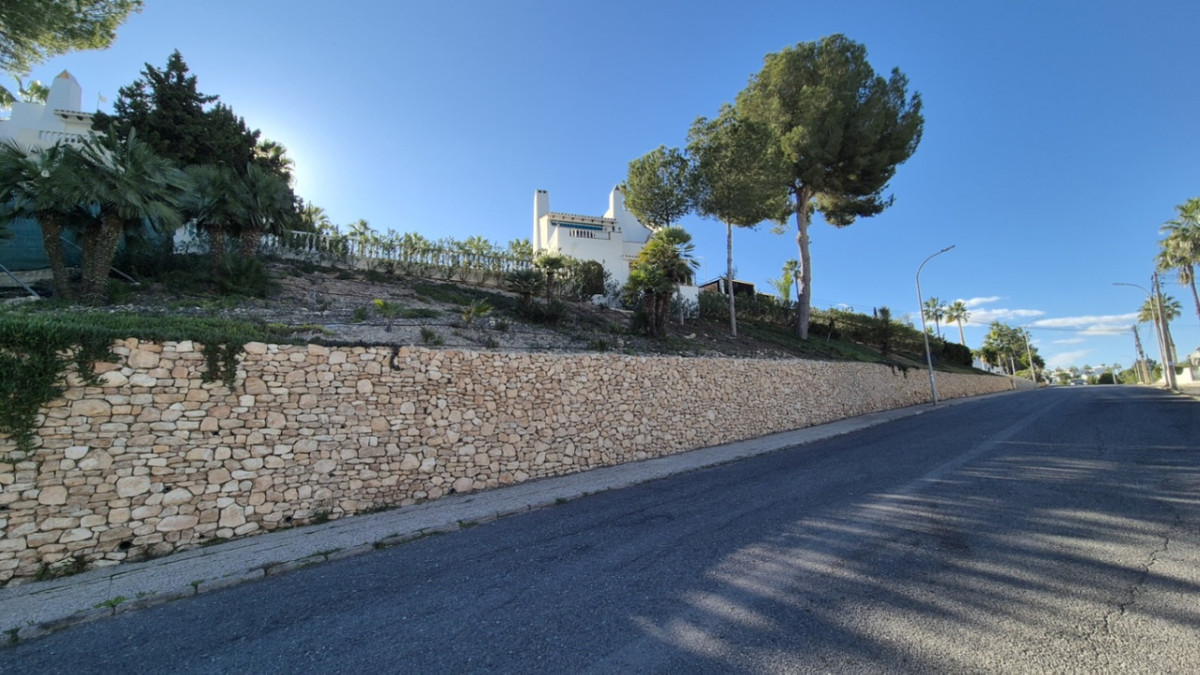 For sale - 4 Bedroom 2 Bathroom House - Detached Villa in Orihuela - Orihuela Centro  - Alicante