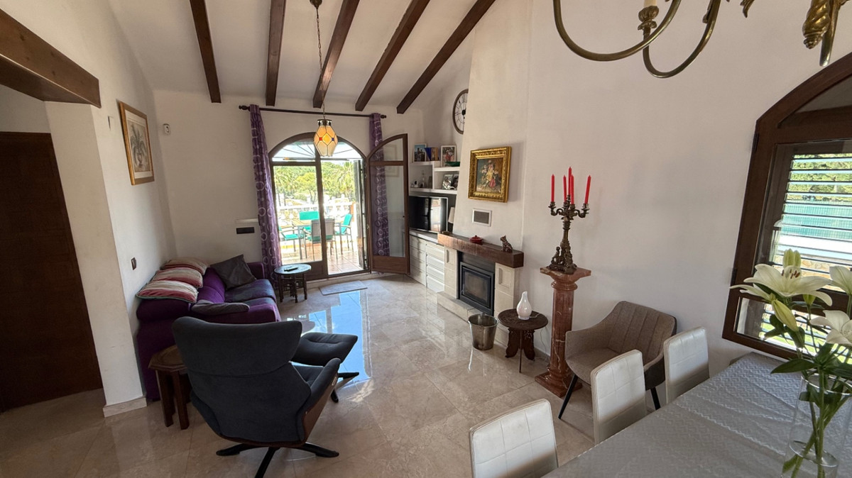 For sale - 4 Bedroom 2 Bathroom House - Detached Villa in Orihuela - Orihuela Centro  - Alicante