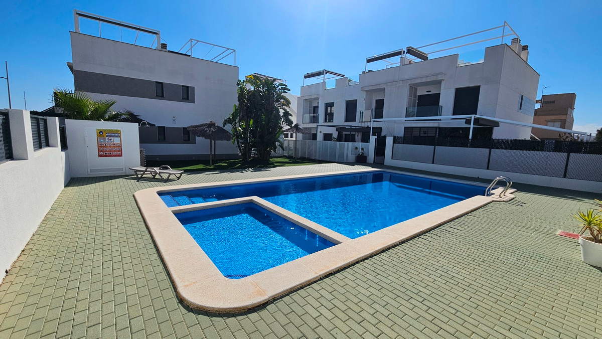 For sale - 2 Bedroom 1 Bathroom Apartment - Penthouse in Pilar de la Horadada - Pilar de la Horadada Centro  - Alicante