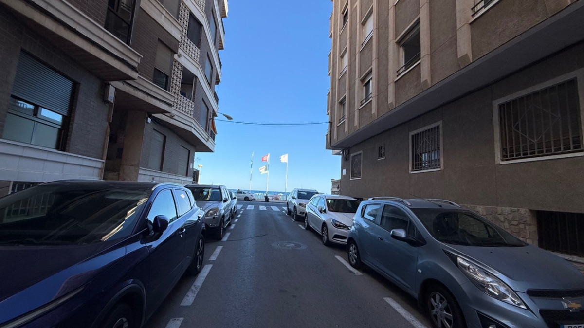 For sale - 3 Bedroom 2 Bathroom Apartment - Ground Floor Apartment in Torrevieja - Torrevieja Centro  - Alicante