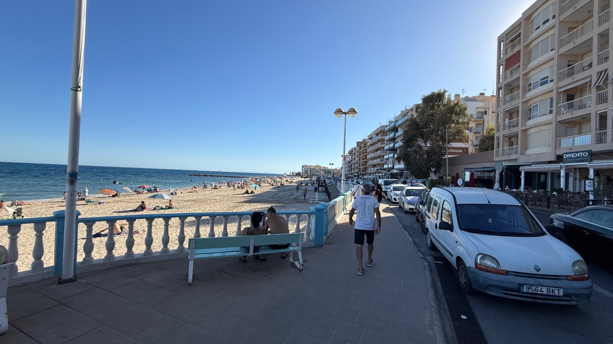 For sale - 3 Bedroom 2 Bathroom Apartment - Ground Floor Apartment in Torrevieja - Torrevieja Centro  - Alicante