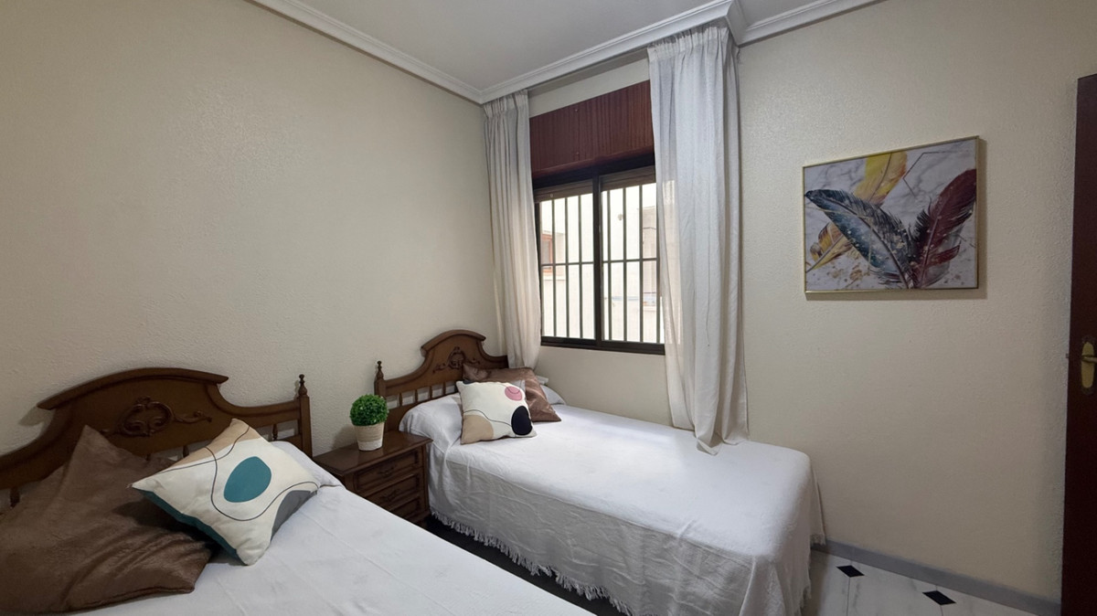 For sale - 3 Bedroom 2 Bathroom Apartment - Ground Floor Apartment in Torrevieja - Torrevieja Centro  - Alicante
