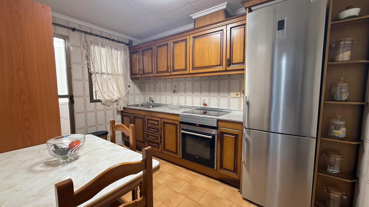 For sale - 3 Bedroom 2 Bathroom Apartment - Ground Floor Apartment in Torrevieja - Torrevieja Centro  - Alicante