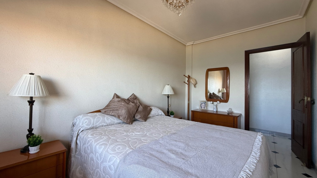 For sale - 3 Bedroom 2 Bathroom Apartment - Ground Floor Apartment in Torrevieja - Torrevieja Centro  - Alicante