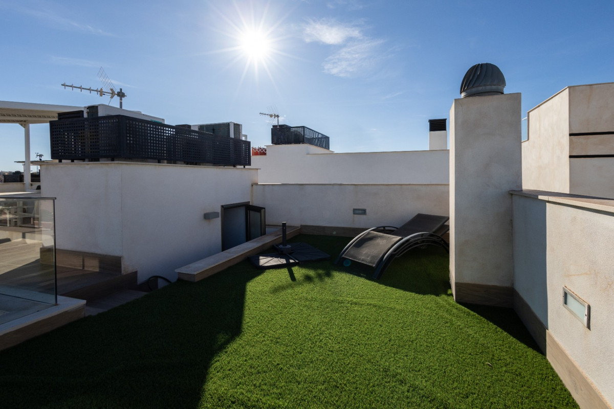 For sale - 4 Bedroom 3 Bathroom House - Detached Villa in Orihuela - Orihuela Centro  - Alicante