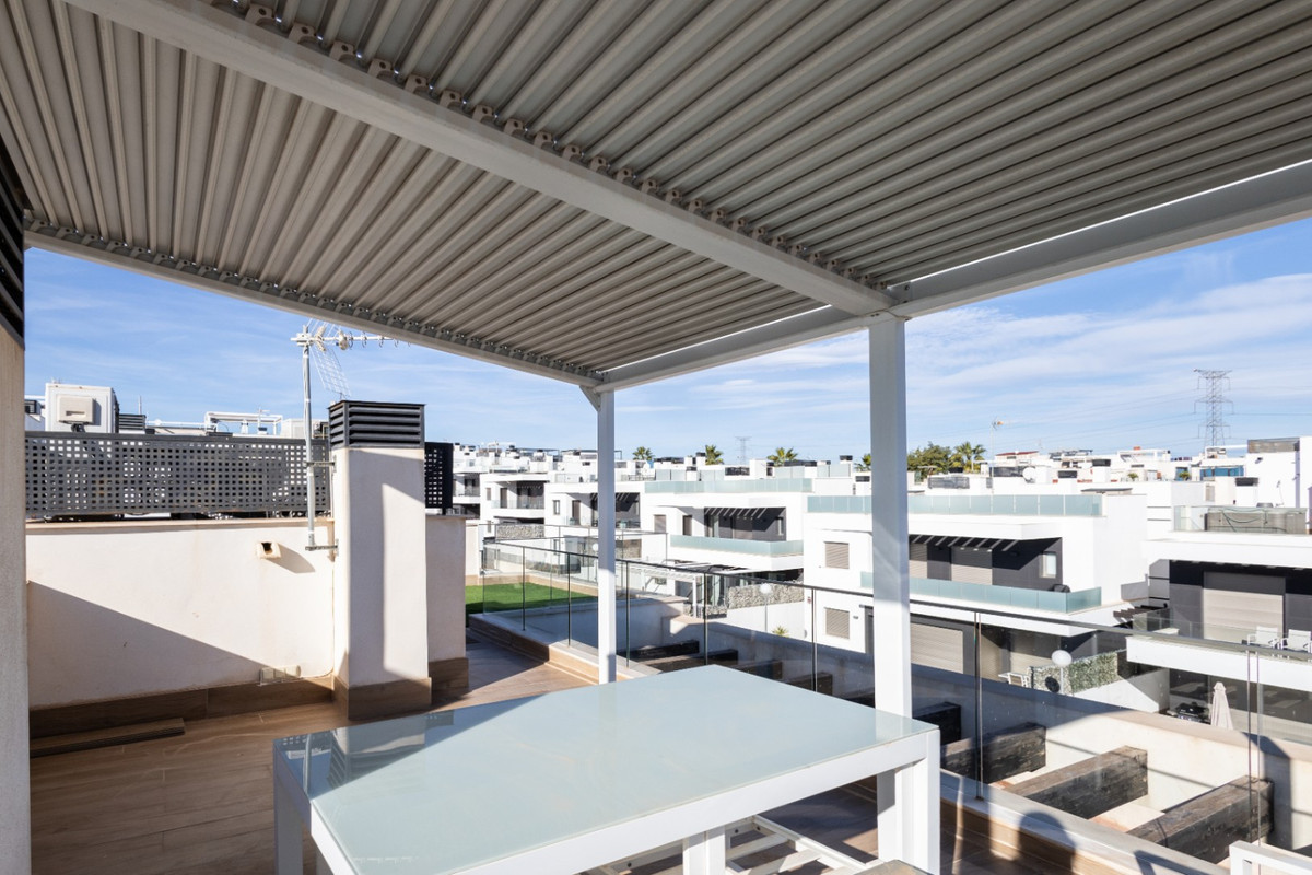 For sale - 4 Bedroom 3 Bathroom House - Detached Villa in Orihuela - Orihuela Centro  - Alicante