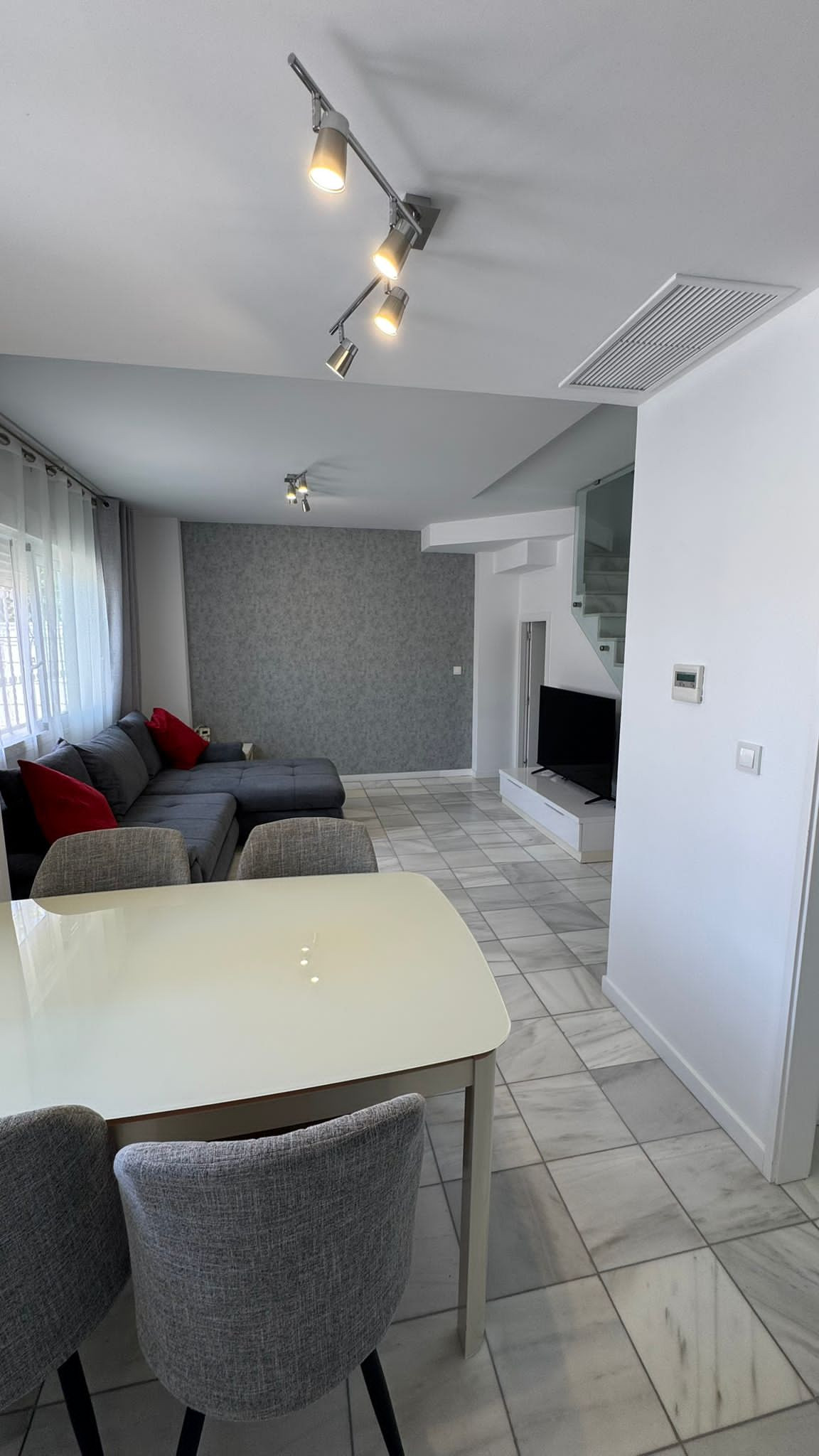 For sale - 2 Bedroom 2 Bathroom House - Townhouse in Torrevieja - Torrevieja Centro  - Alicante