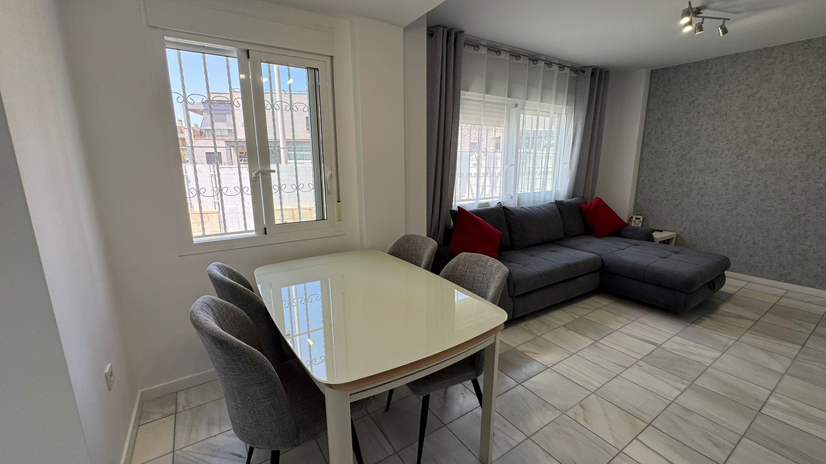 For sale - 2 Bedroom 2 Bathroom House - Townhouse in Torrevieja - Torrevieja Centro  - Alicante