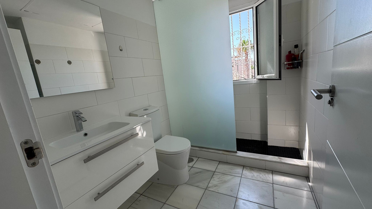 For sale - 2 Bedroom 2 Bathroom House - Townhouse in Torrevieja - Torrevieja Centro  - Alicante