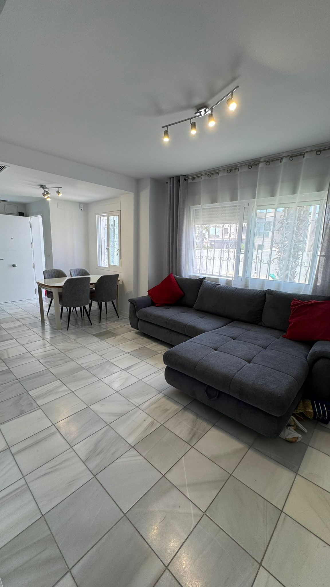 For sale - 2 Bedroom 2 Bathroom House - Townhouse in Torrevieja - Torrevieja Centro  - Alicante