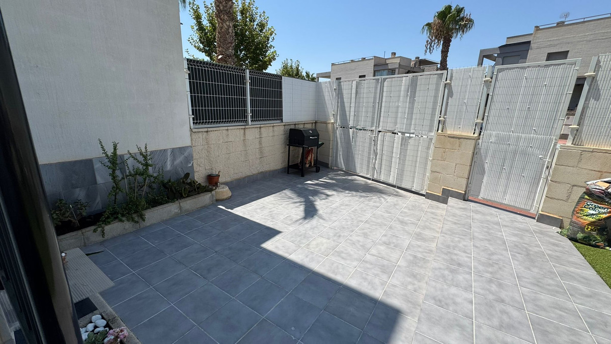 For sale - 2 Bedroom 2 Bathroom House - Townhouse in Torrevieja - Torrevieja Centro  - Alicante