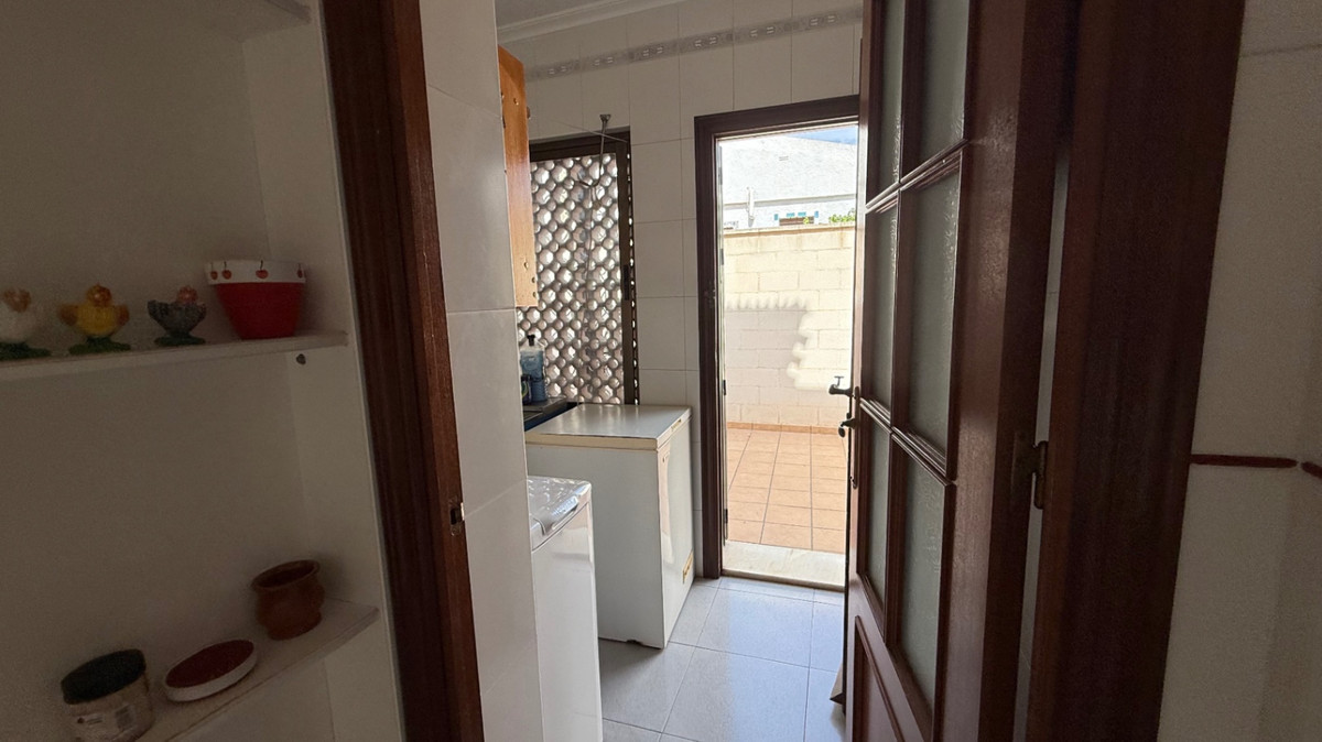 For sale - 4 Bedroom 2 Bathroom House - Detached Villa in Orihuela - Orihuela Centro  - Alicante
